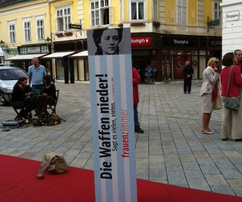 Gedenken an Bertha von Suttner zu ihrem 100. Todestag am 21.6.2014 in Baden am Hauptplatz